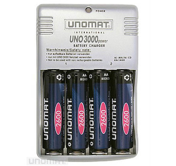 Nabíječka Unomat UNO 3000 + 4 ks AA NiMH 2600 mAh